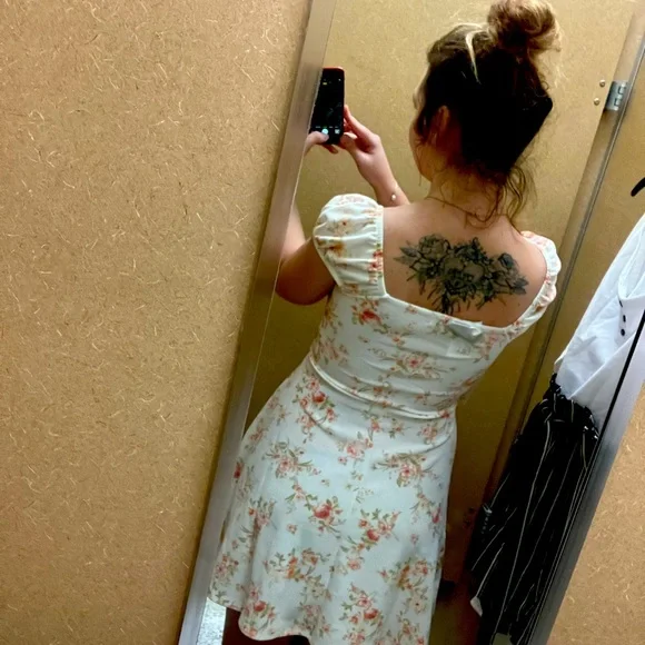 White floral dress .🌸 - Picture 2 of 2